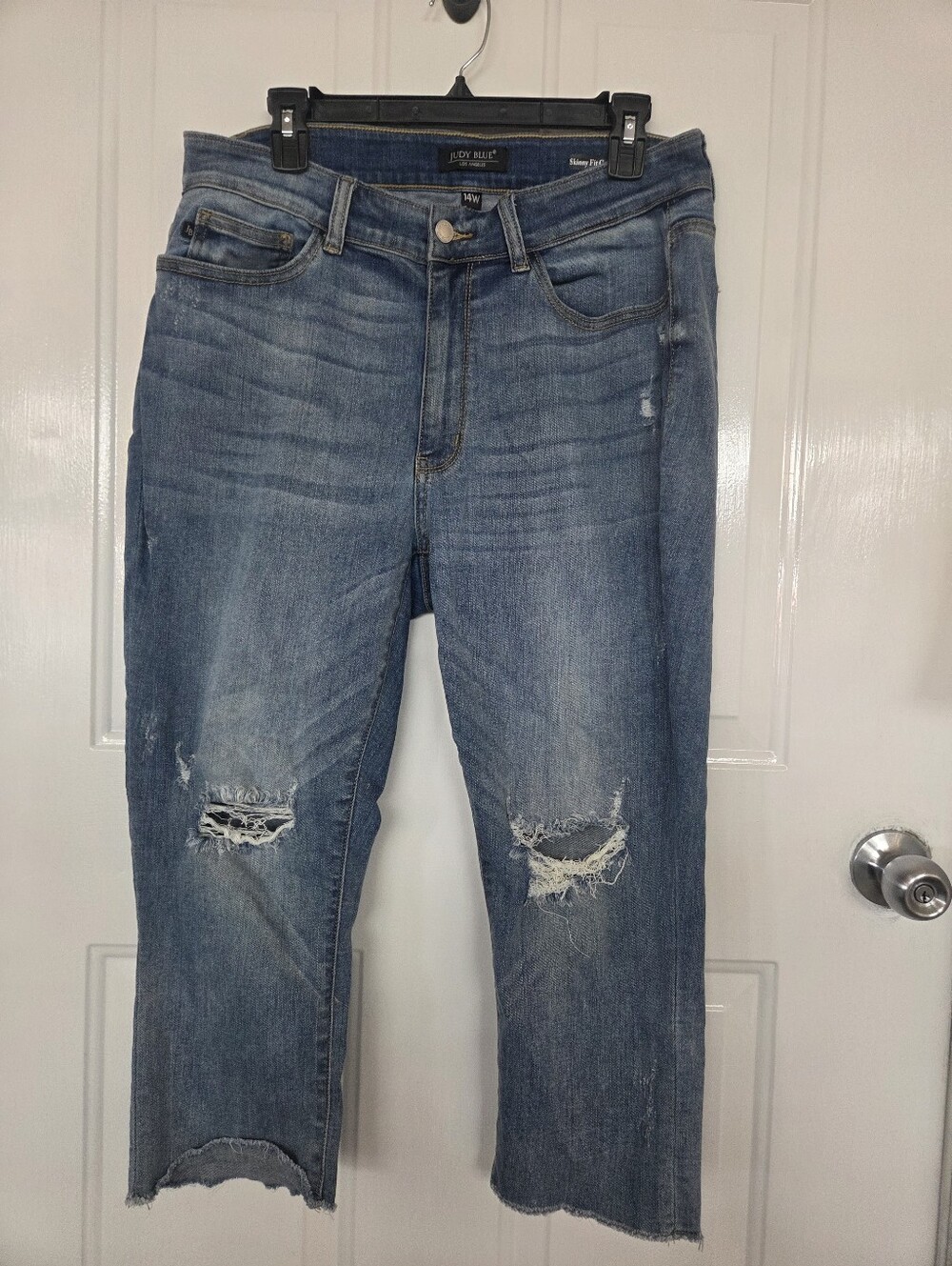Judy Blue 14w slim fit capri Distressed Blue Trendy